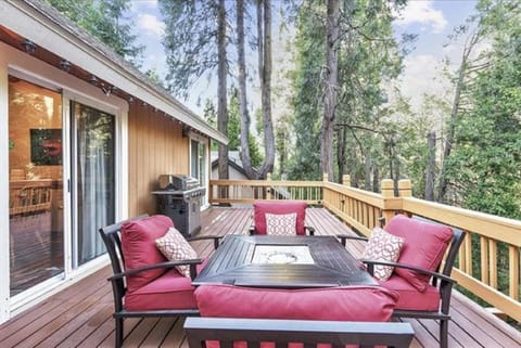 House, 3 Bedrooms | Balcony