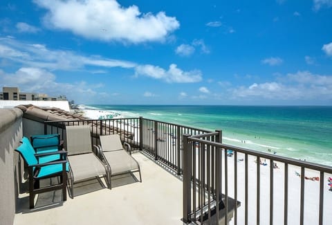 House, 4 Bedrooms | Balcony