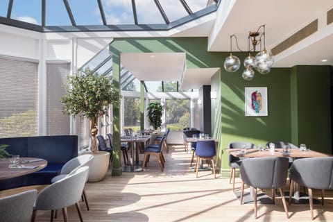 Breakfast and dinner served, British cuisine