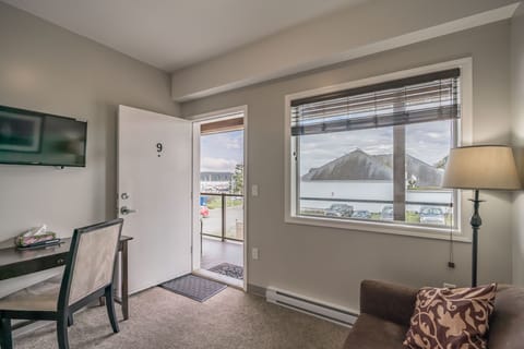 Double Room, 2 Queen Beds | Living area | Flat-screen TV