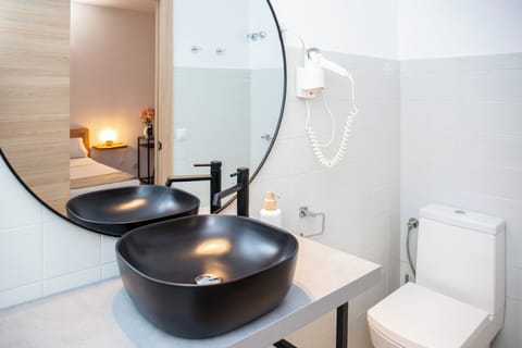 Economy Double Room, 1 Bedroom | Bathroom | Shower, free toiletries, hair dryer, towels