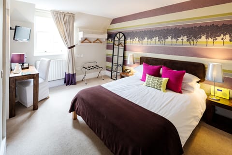 Double Room | Egyptian cotton sheets, hypo-allergenic bedding, desk