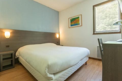 Premium bedding, desk, soundproofing, iron/ironing board