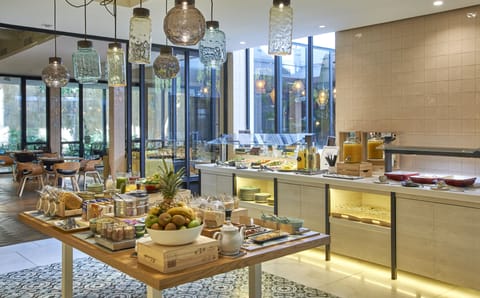 Free daily buffet breakfast