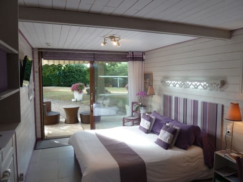 Comfort Double Room, Ensuite (Chambre Jardin) | Premium bedding, individually decorated, individually furnished