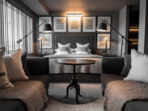 Classic Room, 1 King Bed | Hypo-allergenic bedding, in-room safe, individually decorated