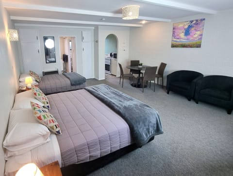 Family Studio (Unit 2) | Living area | Flat-screen TV, DVD player
