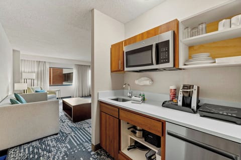 Junior Suite, 1 Bedroom, Courtyard View (Kitchenette) | Premium bedding, down comforters, desk, blackout drapes