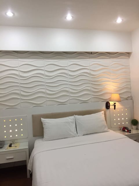 Double Room, 1 Queen Bed | Minibar, desk, free WiFi