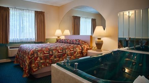 Suite, 1 Queen Bed, Hot Tub | Jetted tub