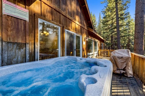 House, 4 Bedrooms | Outdoor spa tub