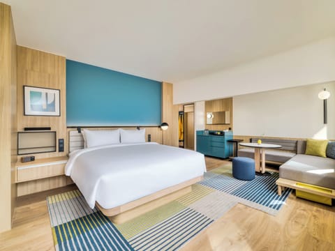 Grand Room, 1 King Bed | Minibar, in-room safe, desk, blackout drapes
