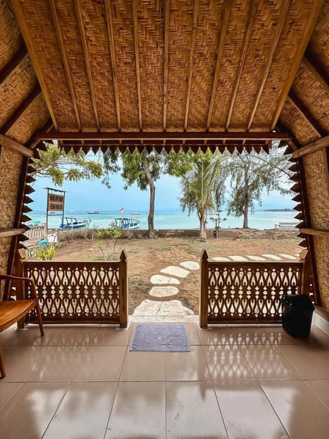 Deluxe Double Sea View | Bathroom | Free toiletries, bidet, towels, soap