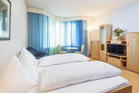 Double Room, Shared Bathroom | Desk, free WiFi, bed sheets