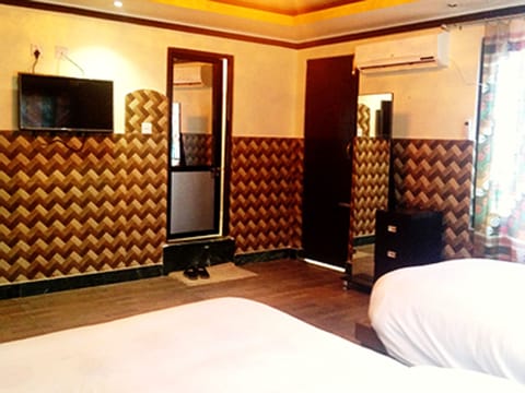 Standard Room | Desk, iron/ironing board, free WiFi