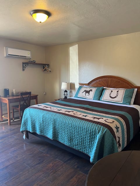 King Room | Free WiFi, bed sheets