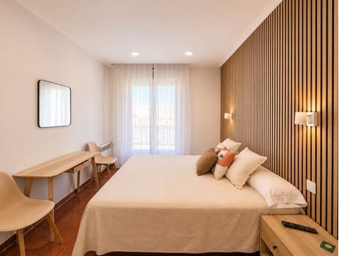 Superior Double Room | Desk, blackout drapes, WiFi (free), bed sheets