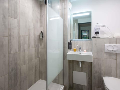 Eco-friendly toiletries, towels