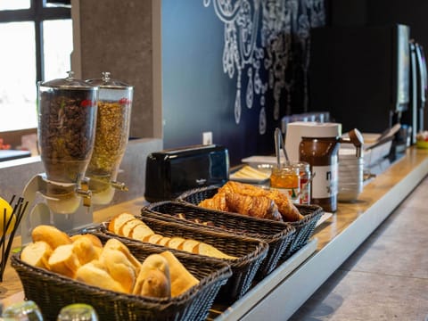 Daily buffet breakfast for a fee
