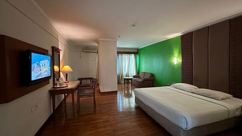 Deluxe Double Room, City View | Desk, free WiFi, bed sheets