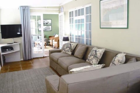 Self-Catering House  | Living room | Flat-screen TV, fireplace, books, stereo