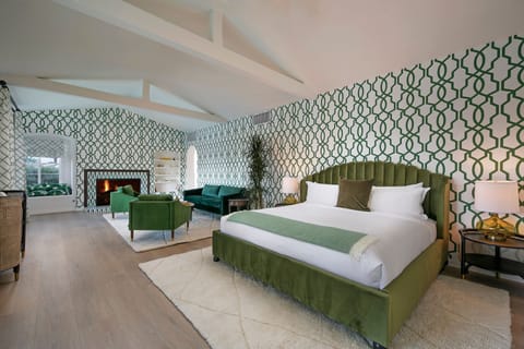 Suite | Premium bedding, pillowtop beds, minibar, in-room safe