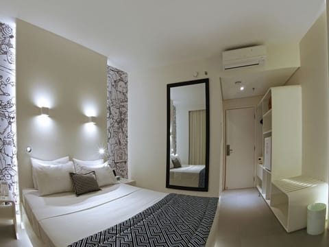 Minibar, in-room safe, desk, blackout drapes