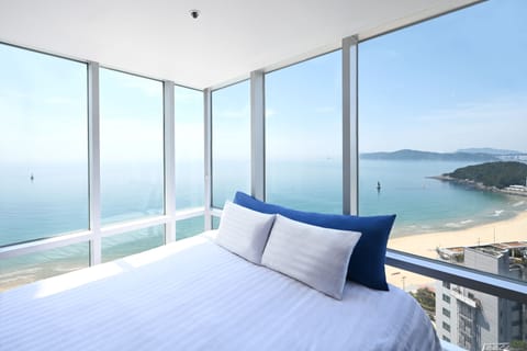 Executive Corner Suite Ocean View | Land view from property