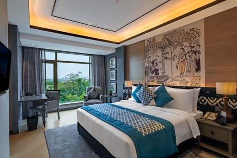 Deluxe Room (Deluxe Room) | Minibar, in-room safe, desk, WiFi (free)