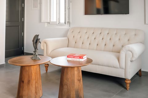 Signature Apartment, 1 Bedroom, Private Bathroom, Partial Sea View | Premium bedding, memory foam beds, in-room safe, individually decorated