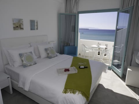 Superior Double Room, Sea View | In-room safe, desk, laptop workspace, blackout drapes