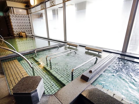 Indoor spa tub
