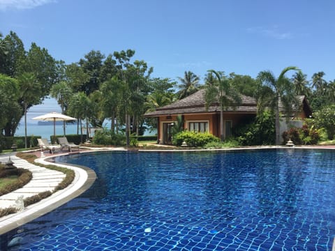 Outdoor pool, pool umbrellas, sun loungers