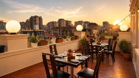 Standard Twin Room | Couples dining | Breakfast, lunch and dinner served