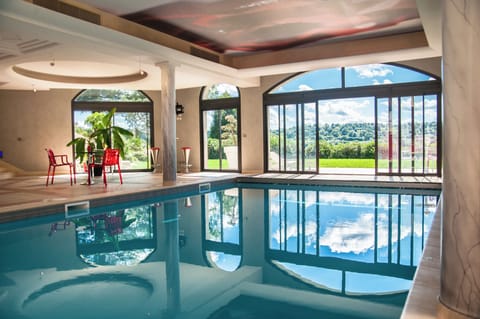 Indoor pool, sun loungers