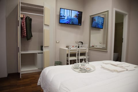 Deluxe Double or Twin Room | Minibar, in-room safe, desk, blackout drapes