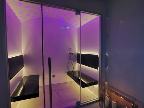 Couples treatment rooms, sauna, steam room, Turkish bath