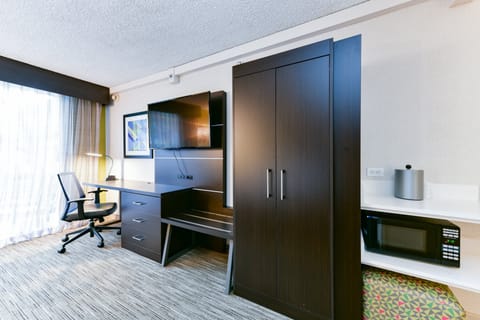 Standard Room, 1 King Bed, Accessible, Non Smoking (Communications, Mobility) | Room amenity