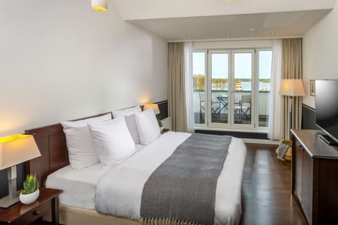 Design Suite, Balcony | Premium bedding, in-room safe, individually decorated