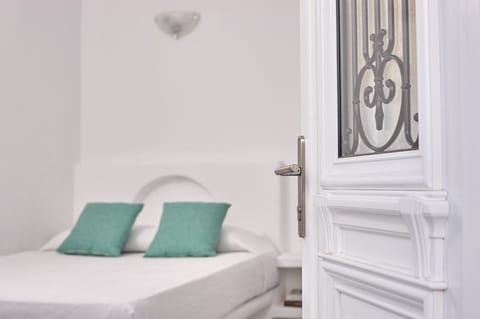 Studio (for 2) | Premium bedding, iron/ironing board, free WiFi