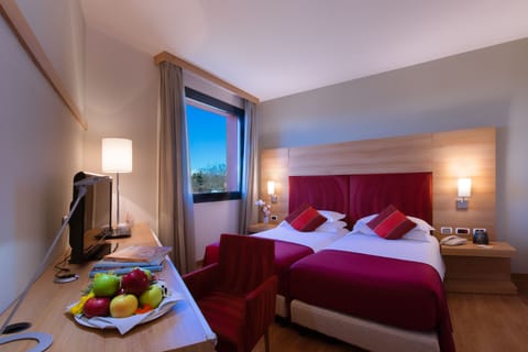 Minibar, in-room safe, desk, laptop workspace