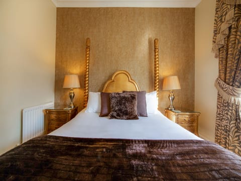 Deluxe Suite, 1 Double Bed | Desk, iron/ironing board, free WiFi, bed sheets