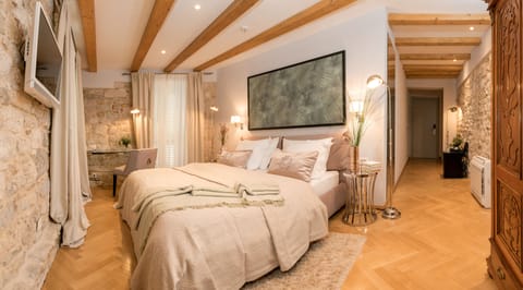 Double Room, Balcony | Premium bedding, minibar, in-room safe, desk