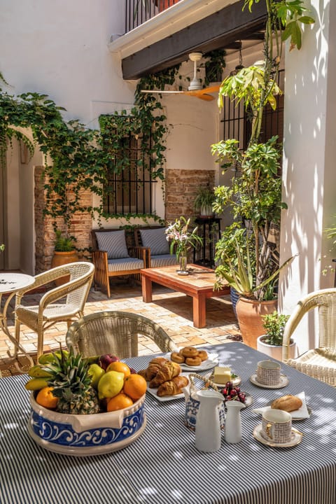 Daily continental breakfast (EUR 12 per person)