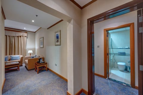 Premium bedding, in-room safe, desk, laptop workspace