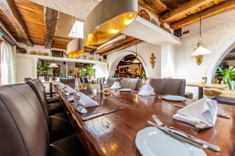 Breakfast and dinner served, local and international cuisine