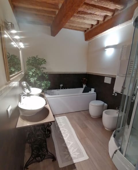 Luxury Room, Multiple Beds | Bathroom | Free toiletries, hair dryer, bidet, towels