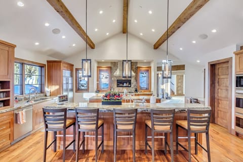 House (Ruby) | Private kitchen | Fridge, microwave, coffee/tea maker, highchair