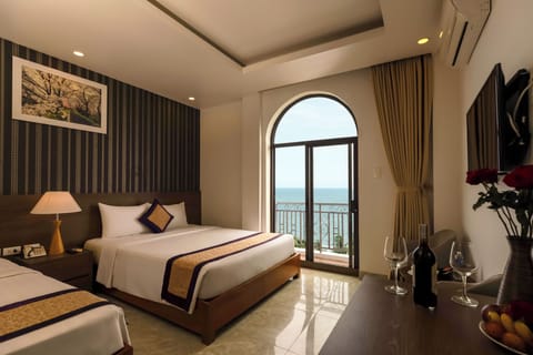 Executive Triple Room, Sea View | Minibar, in-room safe, individually furnished, desk