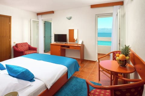 Premier Double Room, 1 Bedroom, Balcony | Desk, free WiFi, bed sheets